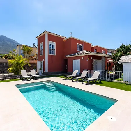 Maronata With Pool And Children's Playhouse